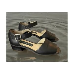 Naturalizer Women's Black Shoes Sandals Flats Buckle Size 7 Leather